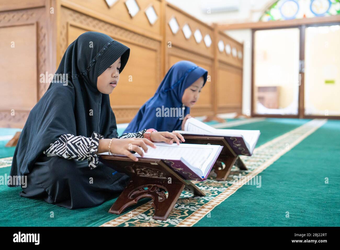 Read Al Quran High Resolution Stock Photography and Images - Alamy