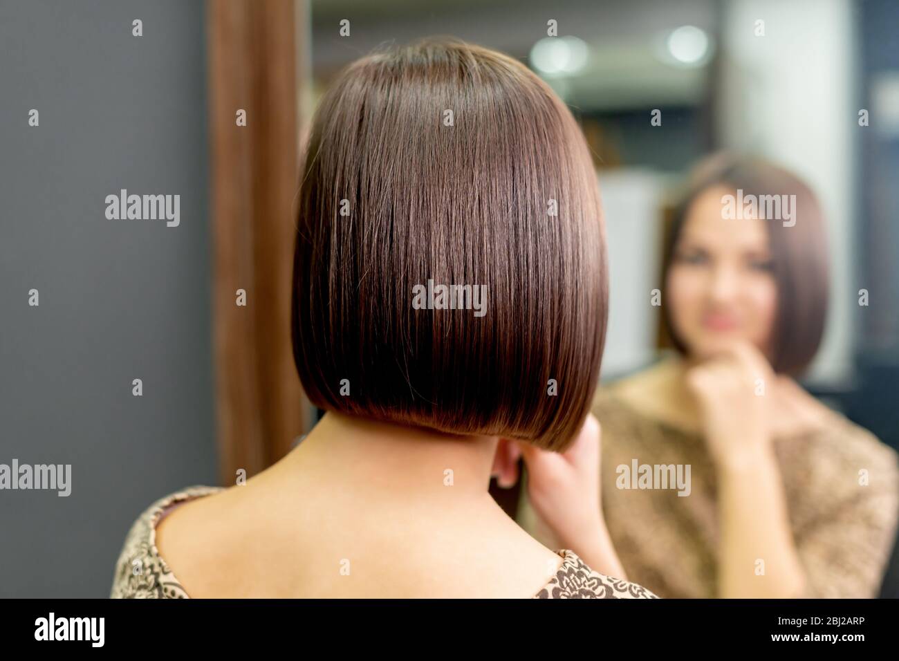 Back View Of Short Hairstyle Of Woman Looking In The Mirror In Hair Salon Stock Photo Alamy
