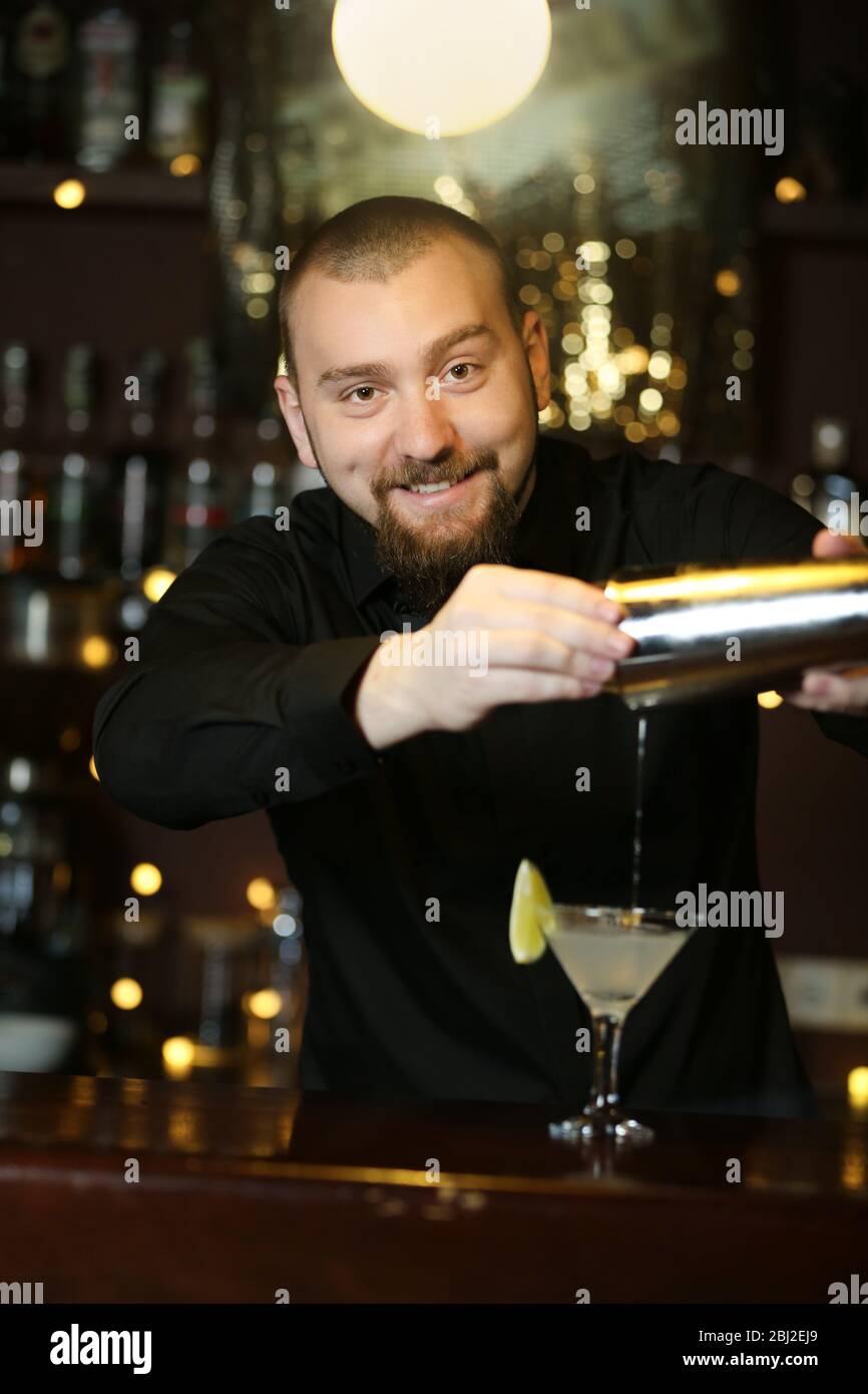 Bartender Making Cocktail Stock Photo - Alamy