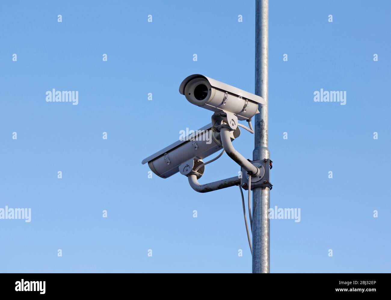 Cctv cameras mounted on lamp hires stock photography and images Alamy