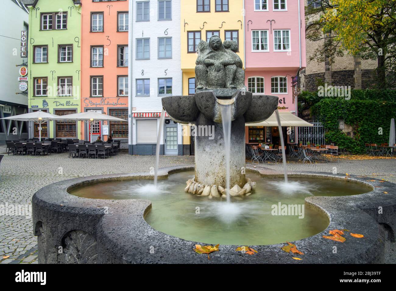 Buildings in Cologne old town overlooking Fischmarkt Square fountain, Cologne, North Rhine-Westphalia , Germany Stock Photo