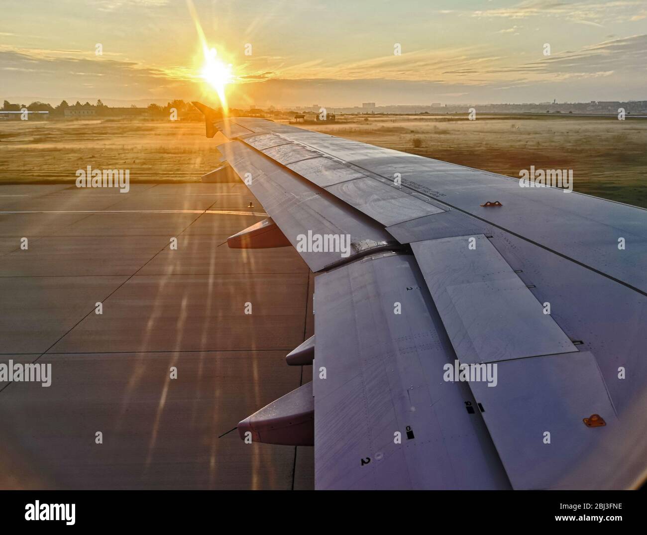 Airstrip: Định nghĩa, Cách Dùng và Các Ví Dụ Tiếng Anh - Từ điển Anh-Việt