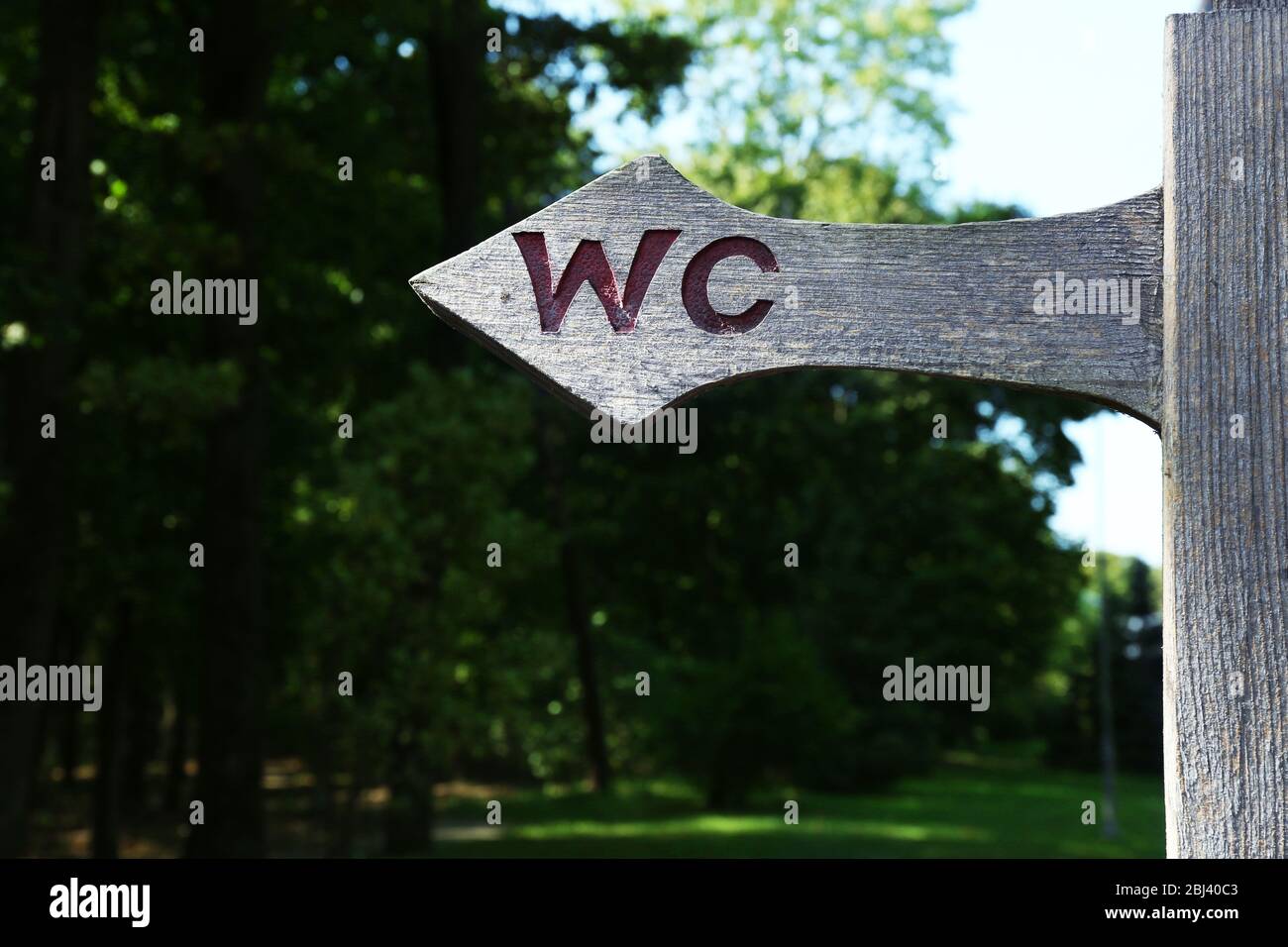 Wooden sign arrow on nature background Stock Photo - Alamy