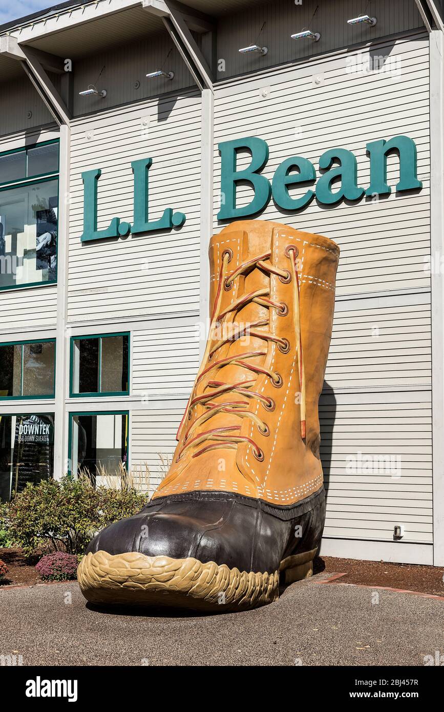 LL Bean flagship store in Freeport Stock Photo Alamy