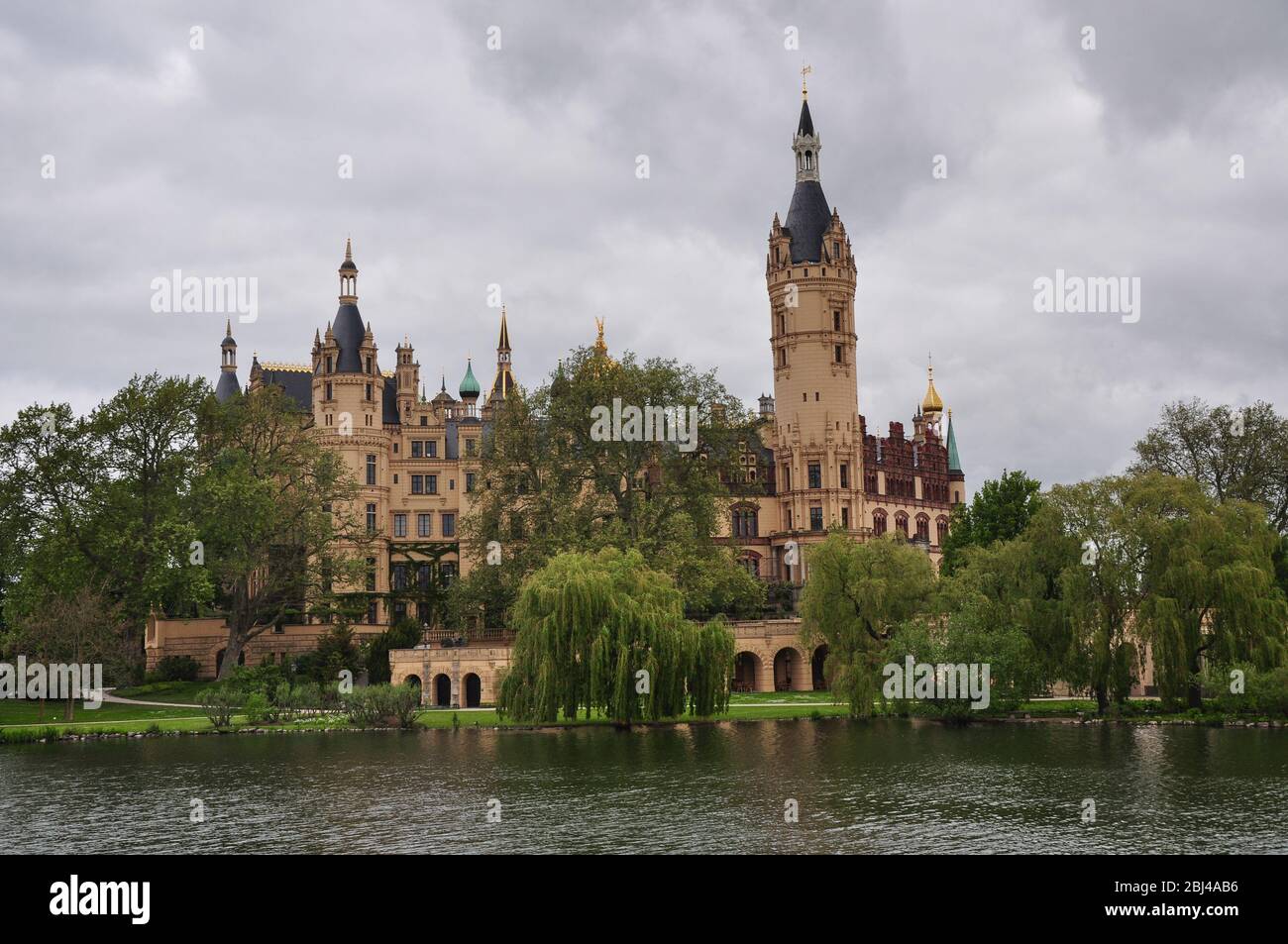 Schwerin palace castle bridge hi-res stock photography and images - Alamy