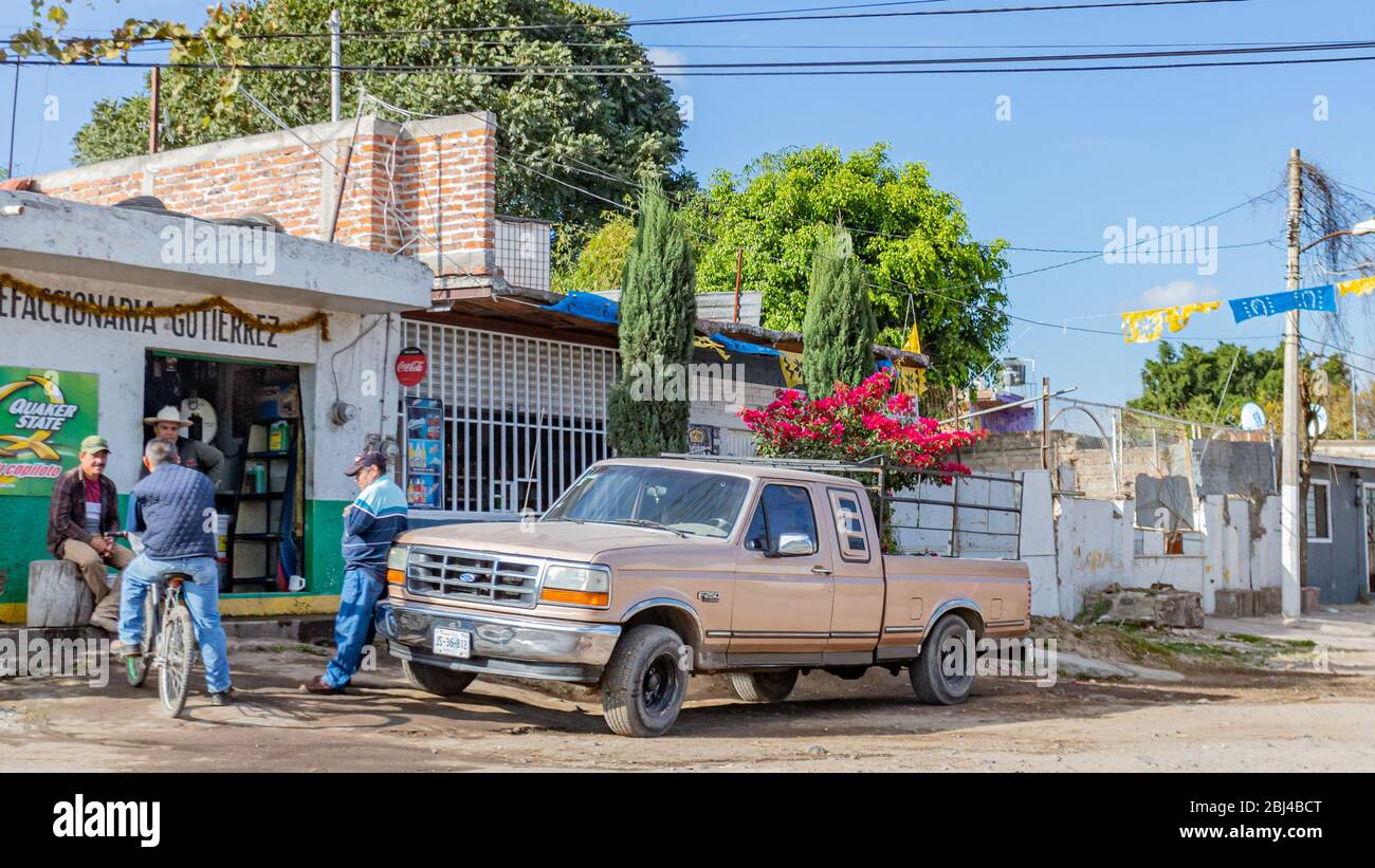 Guadalajara Jalisco Mexico January 14 2020 Group Of Men Chatting Outside An Auto Parts Store One Grocery Stores Next To Deteriorated Houses Stock Photo Alamy
