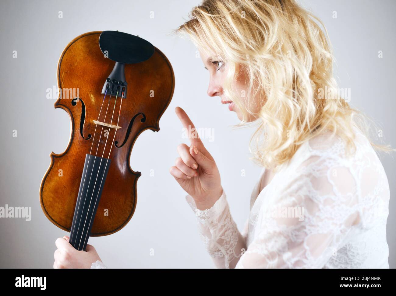 female violin player talking with her instrument Stock Photo - Alamy
