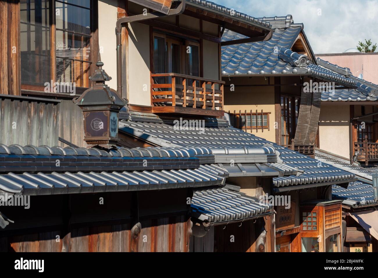 Traditional japanese architecture hi-res stock photography and
