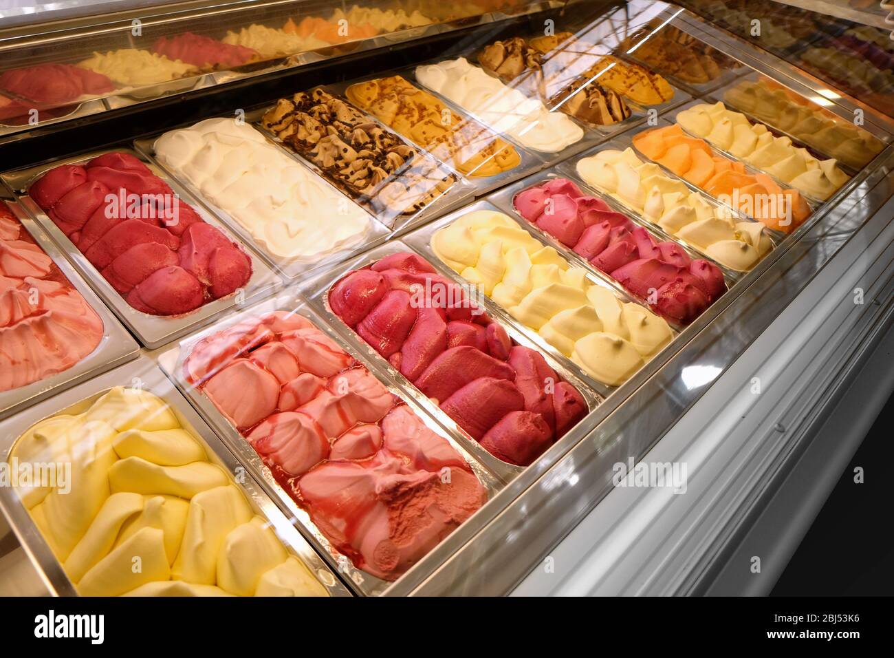 Ice cream box hi-res stock photography and images - Alamy