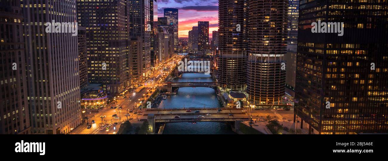 Downtown city buildings and panoramic skyline over the Chicago River ...