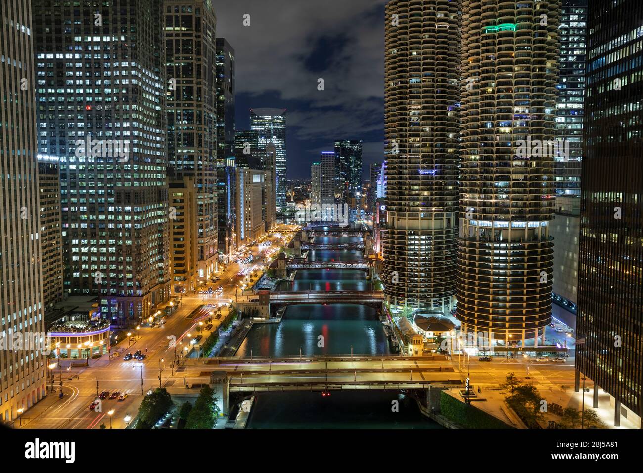 Chicago usa skyline transportation hi-res stock photography and images ...