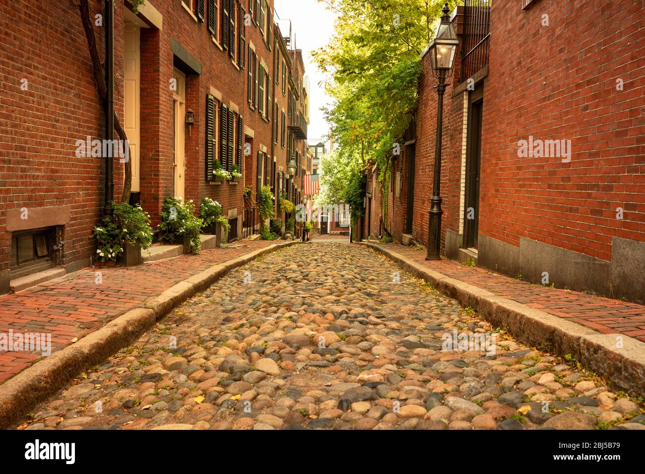 Historical Acorn street in the Beacon Hill neighbourhood of Boston, Massachusetts Stock Photo