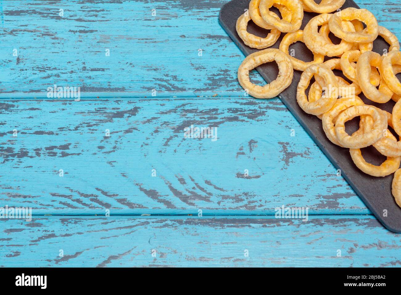 Pile deep fried battered onion rings hi-res stock photography and ...