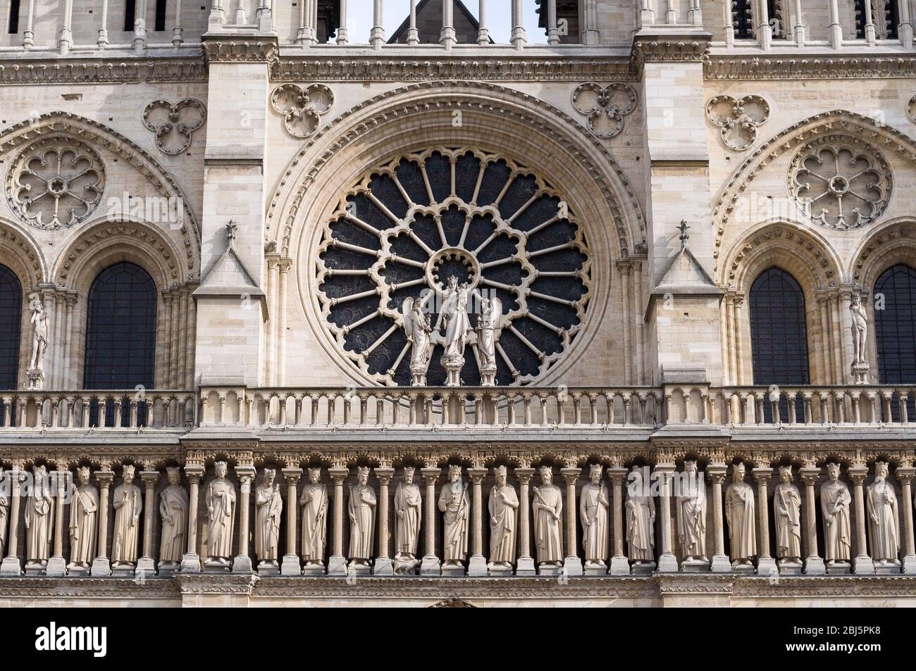 The western rose window, kings statues and architectural details of the catholic cathedral Notre-Dame de Paris. Built in French Gothic architecture, a Stock Photo