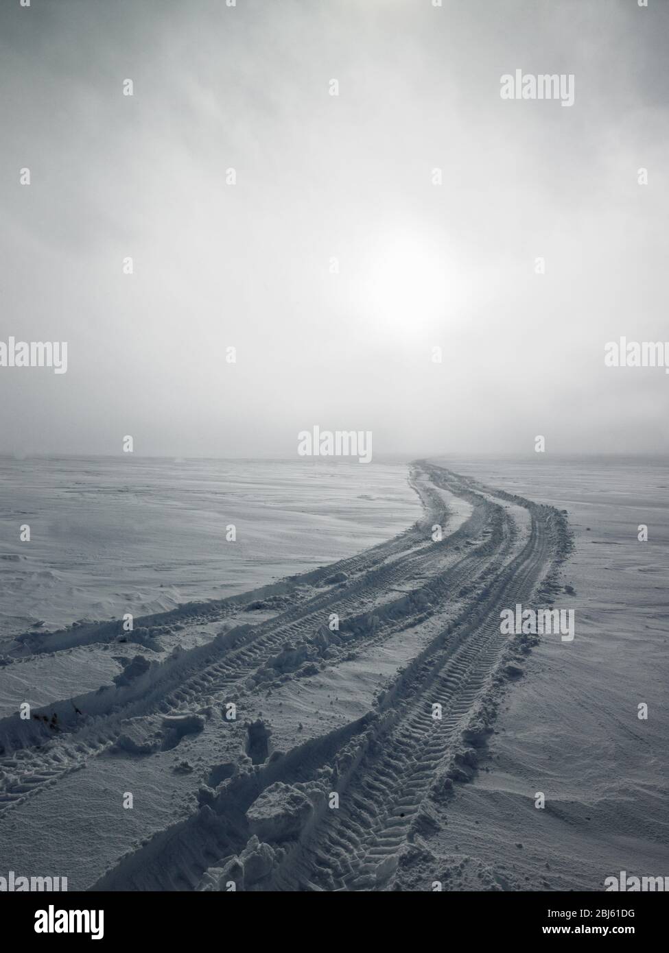 SUV tyre tracks in the snow on Icelandic glacier Stock Photo - Alamy