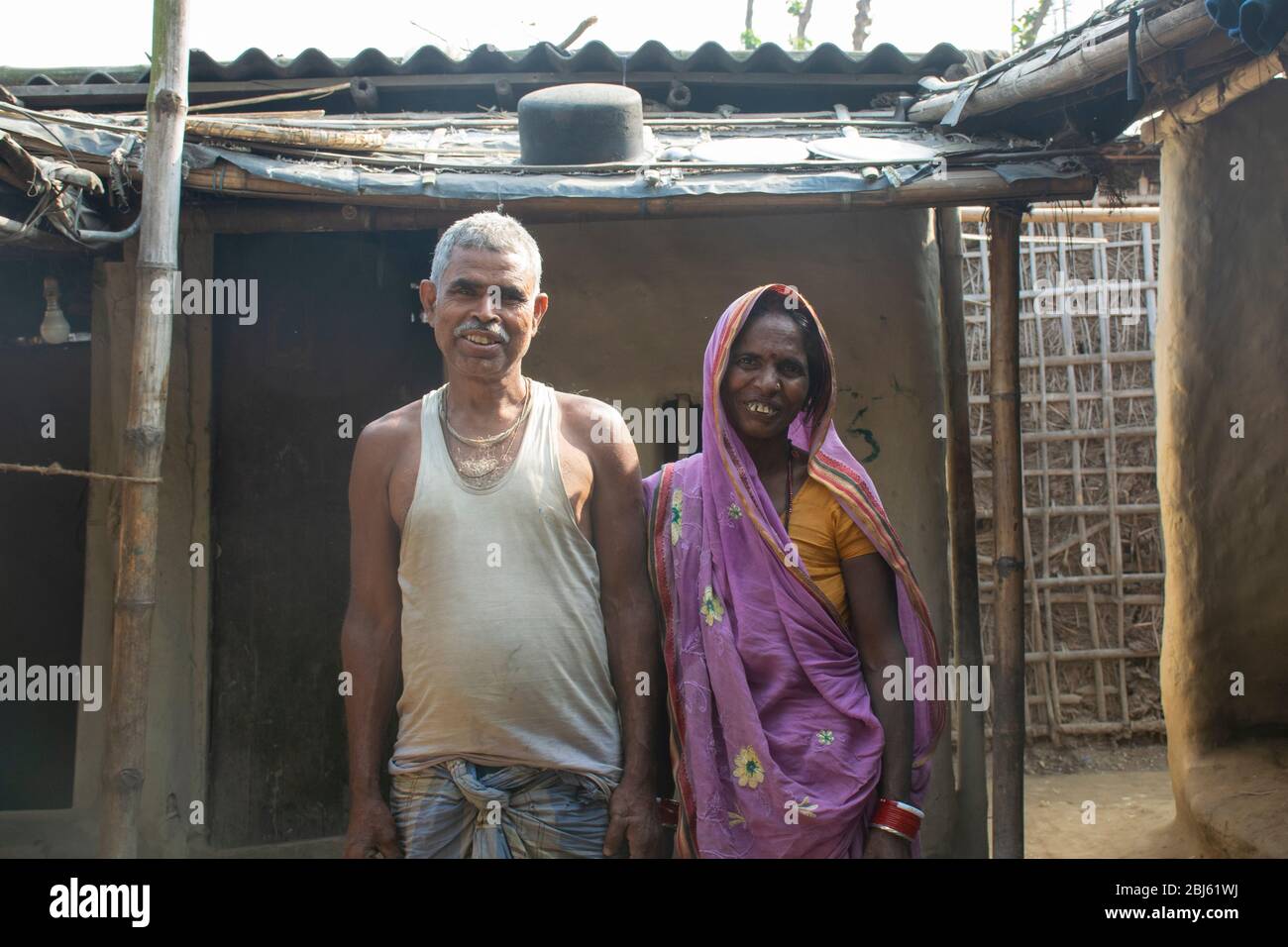 Indian Villagers Couple Fan Pic Telegraph 