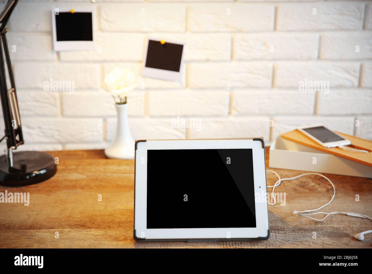 Modern workplace on brick hi-res stock photography and images - Alamy