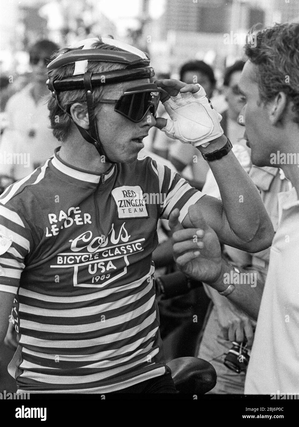 American cyclist Lemond adjusting his Oakley sunglasses during the Coors International Bicycle Classic bike race on August 15, 1985 in Denver, Photo by Francis Specker Stock Photo - Alamy