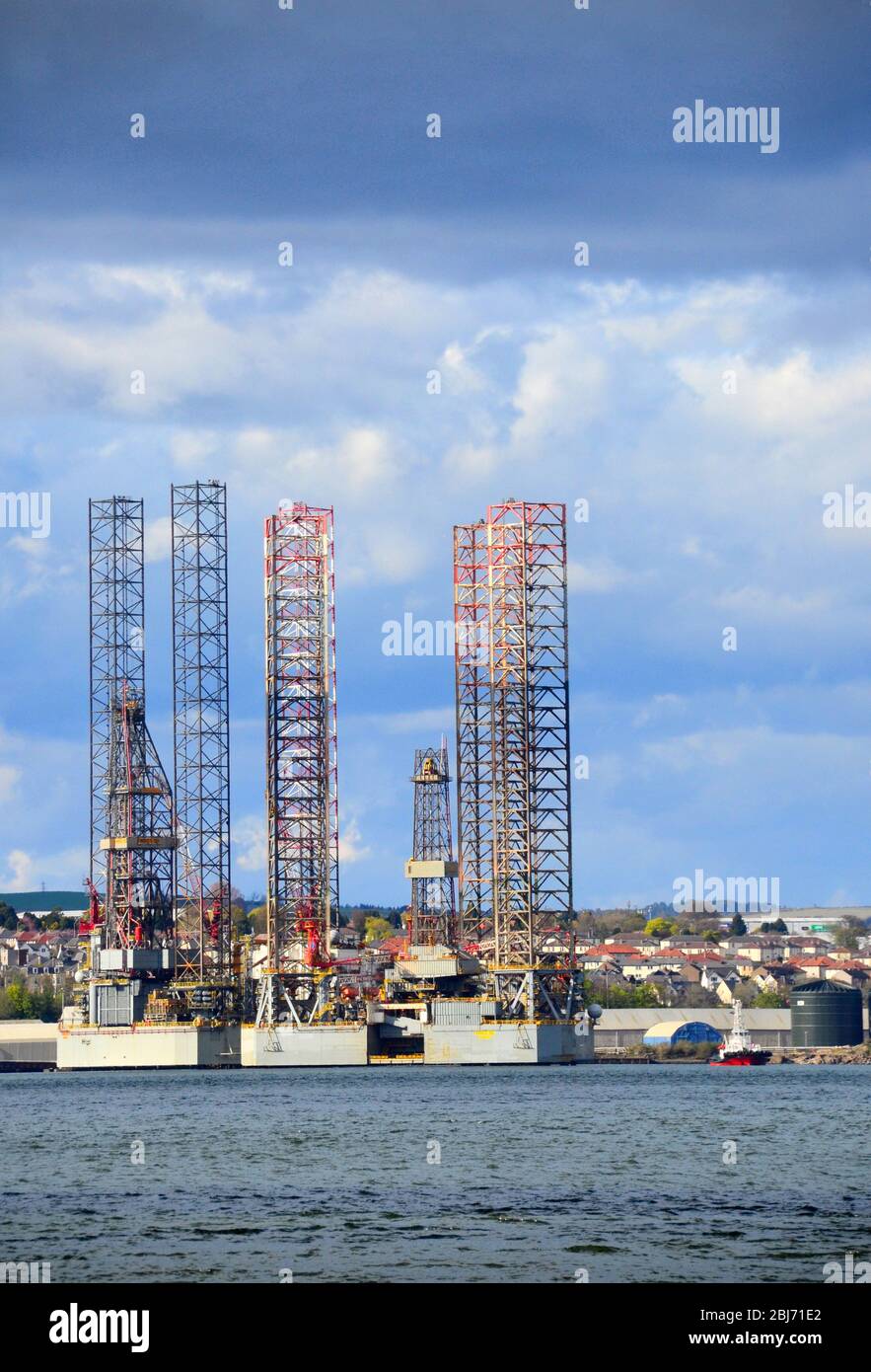 Oil rig drilling platforms stationed at Dundee Dockside Stock Photo