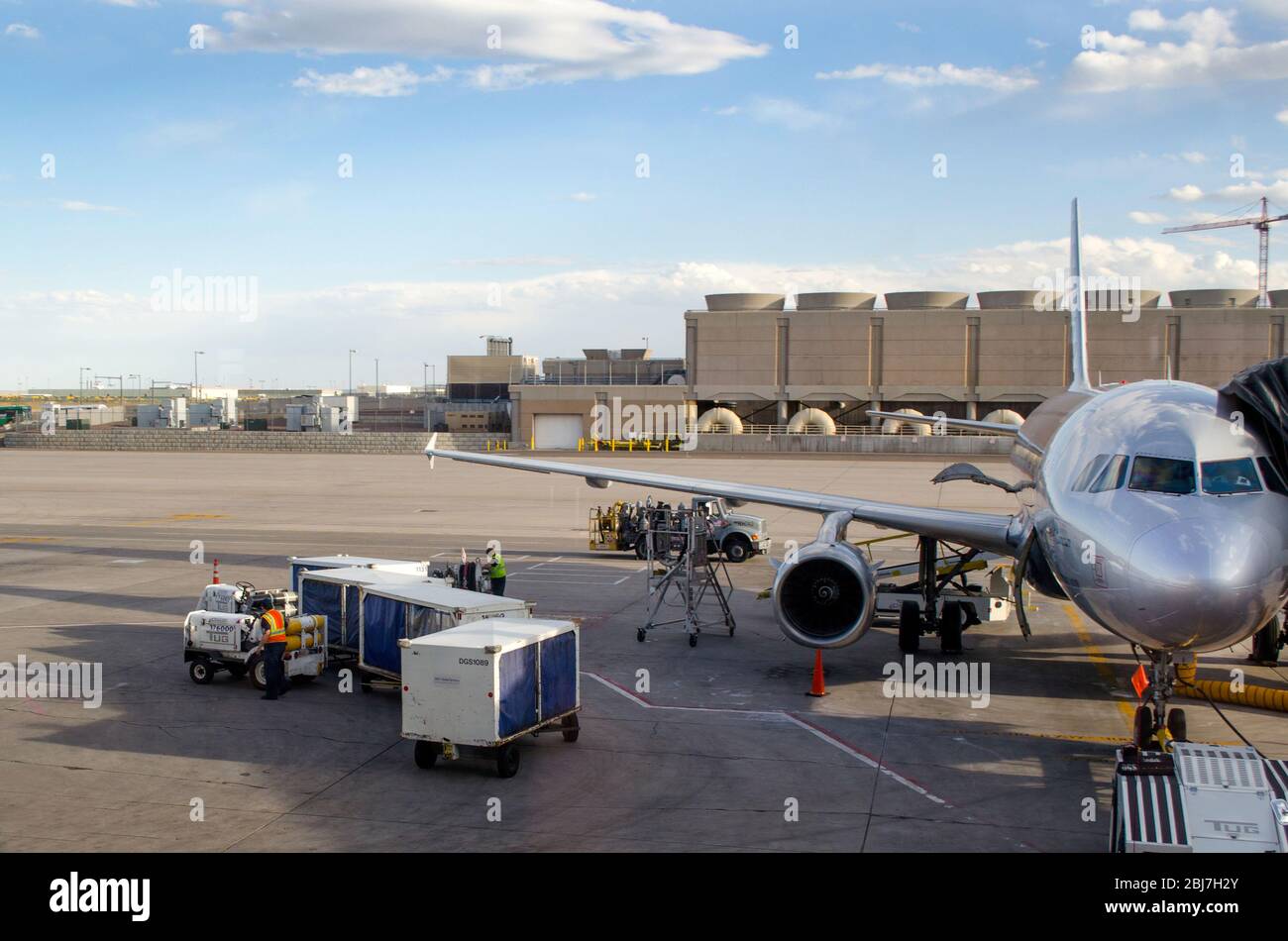 Aurora Colorado USA; ground crew loads a passenger plane at the Denver international airport Stock Photo