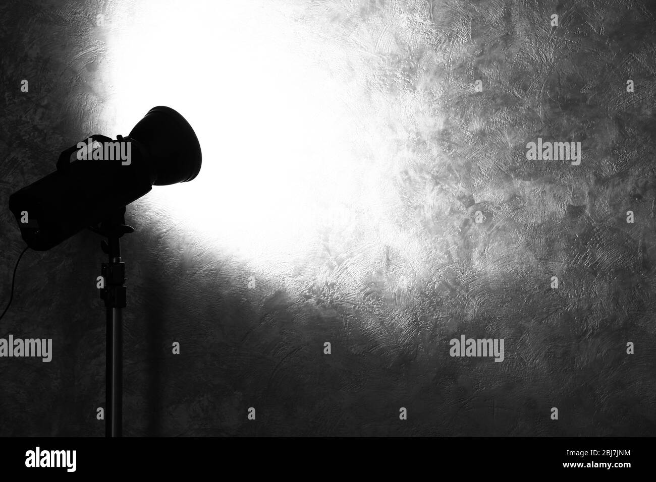 Studio light flash on wall grey textured background Stock Photo - Alamy