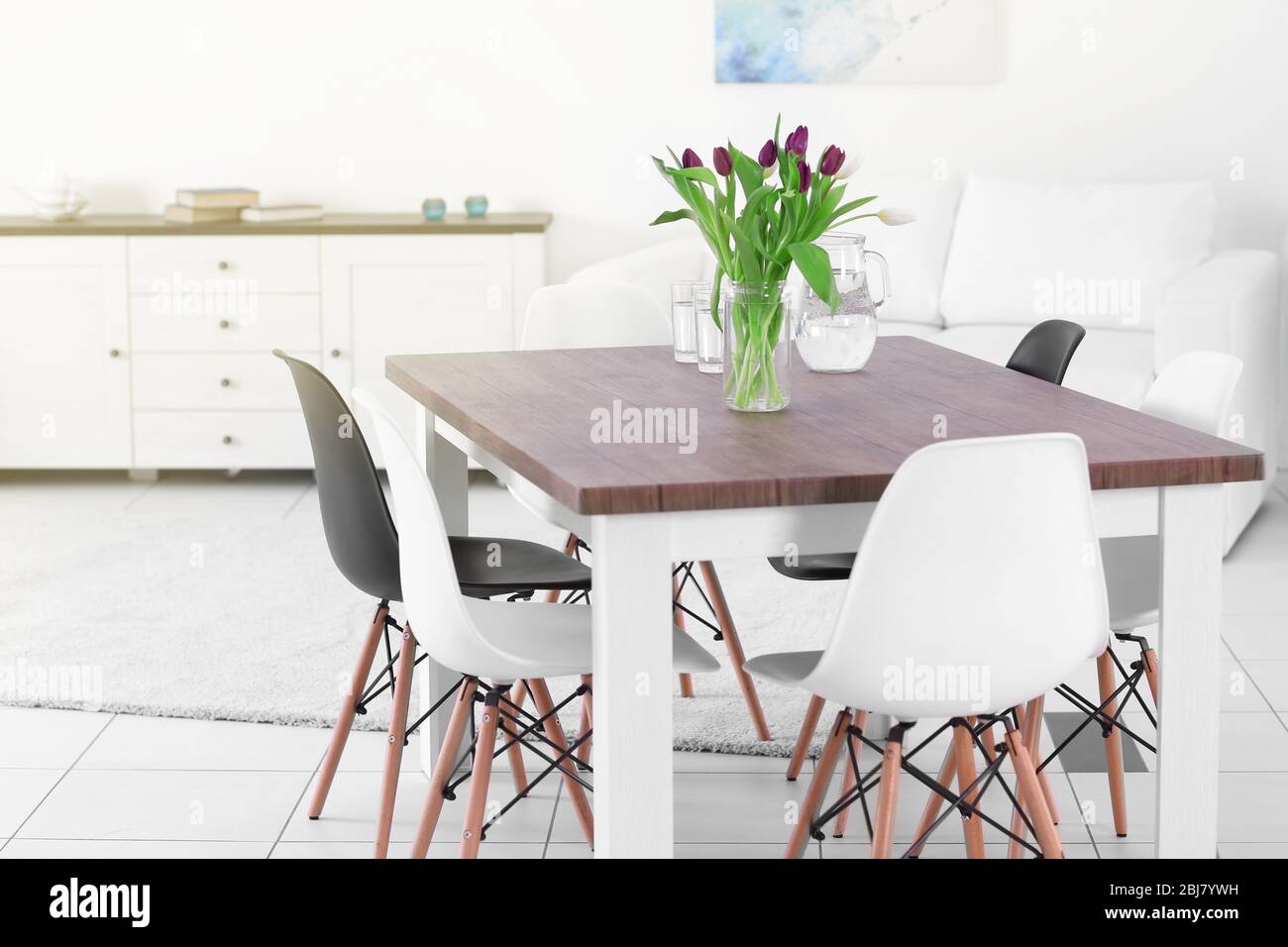 Modern living room with table and chairs Stock Photo - Alamy