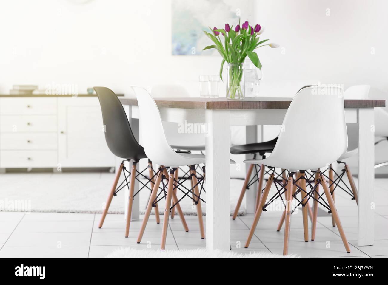 Modern living room with table and chairs Stock Photo - Alamy