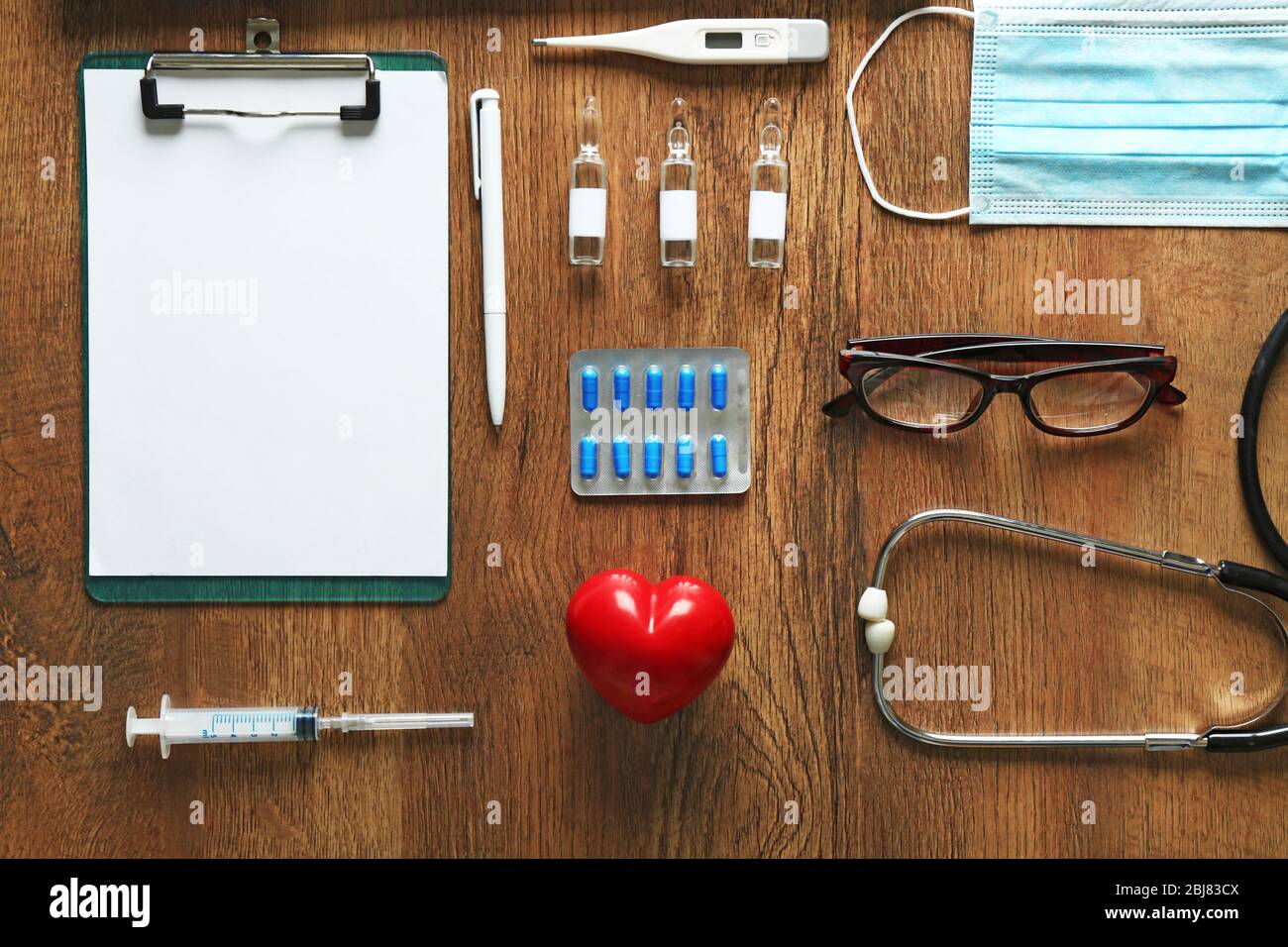 Medicines medical objects set hi-res stock photography and images - Alamy
