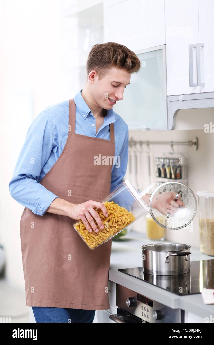 https://c8.alamy.com/comp/2BJ84HJ/happy-handsome-man-cooking-pasta-in-kitchen-2BJ84HJ.jpg