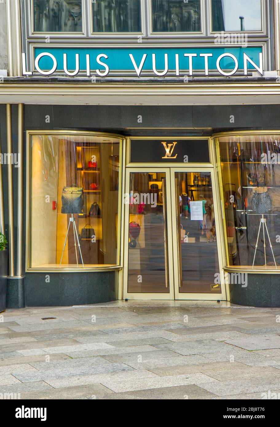 Louis Vuitton Shop Barcelona Stock Photo - Download Image Now - Louis  Vuitton - Designer Label, Store, Advertisement - iStock