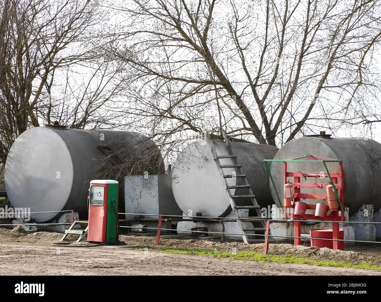 Metal gas tanks hires stock photography and images Alamy
