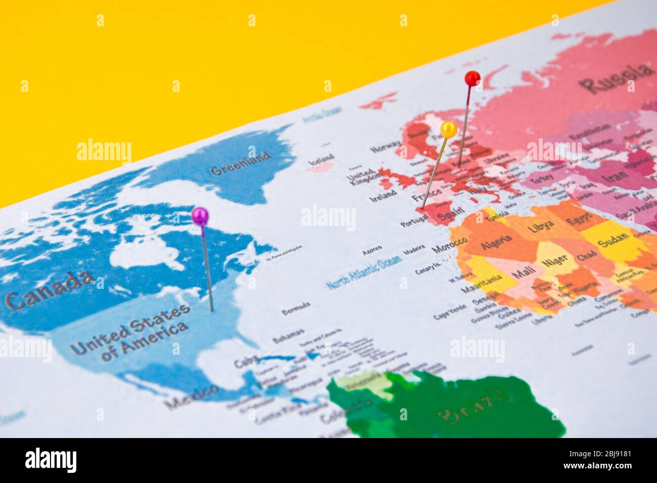 Verwisselbaar Ik geloof Koningin Push pin marked on a map, Locations marked with pins on world map, global  communication network, closeup Stock Photo - Alamy