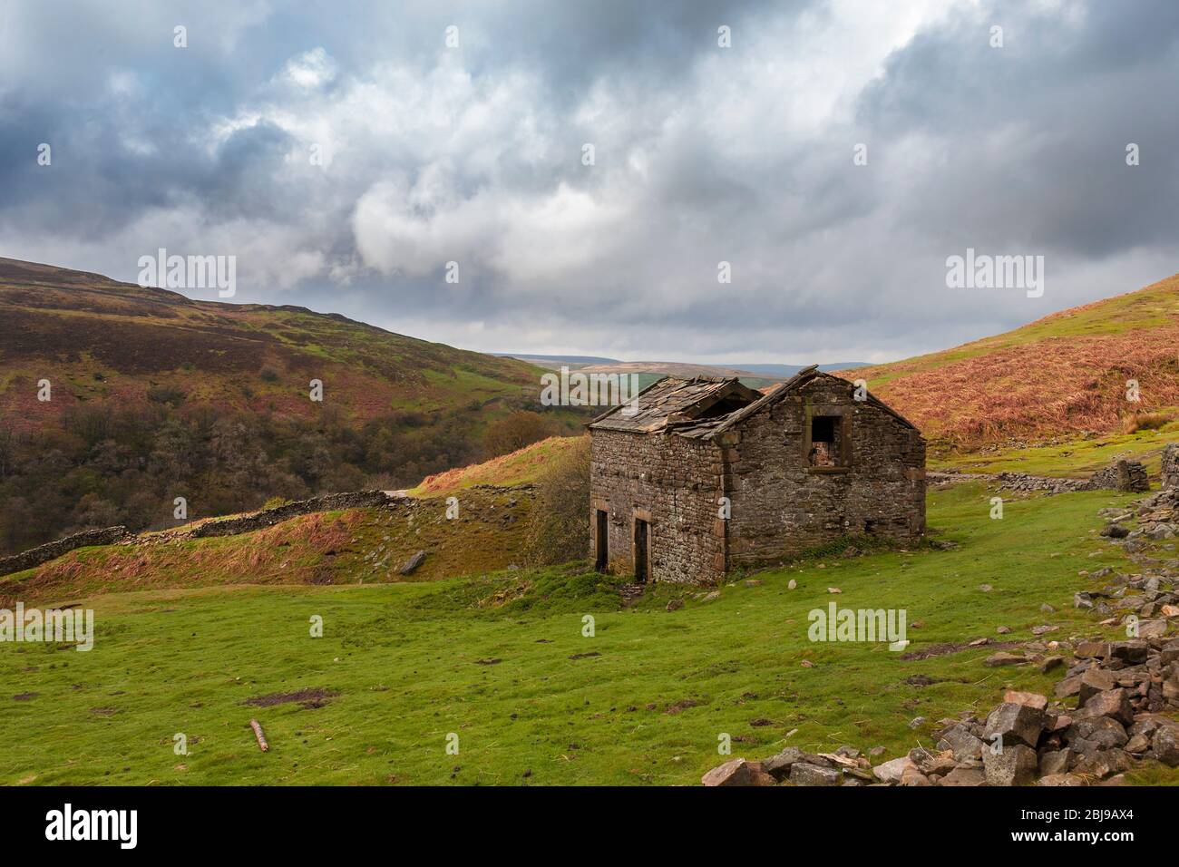 Ruined barn at Stony Hill near Keld, Swaledale, North Yorkshire, England, UK Stock Photo