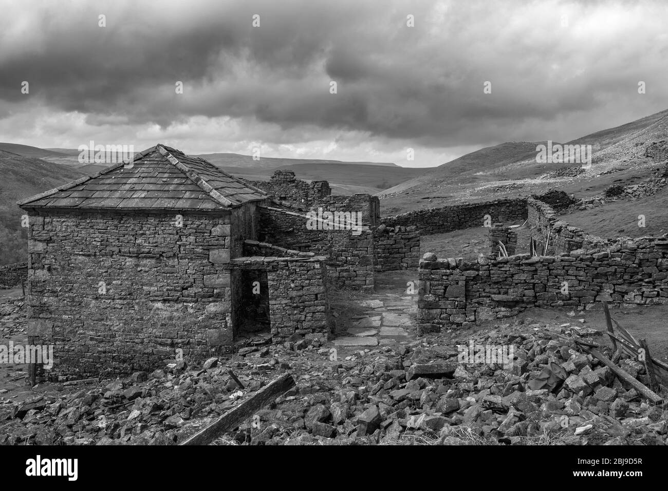 The ruins of Crackpot Halll near Keld, Swaledale, North Yorkshire, England, UK.  Black and white version Stock Photo