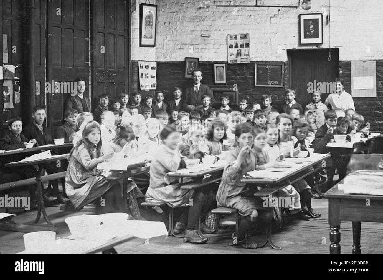 ENGLISH SCHOOL MEALS about 1905 Stock Photo