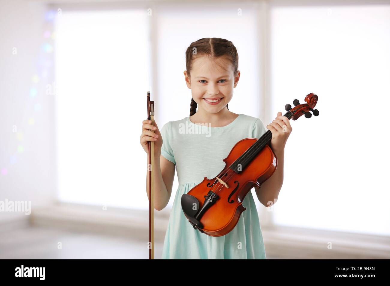 Enfant de violon photo stock. Image du échines, fille - 15110334
