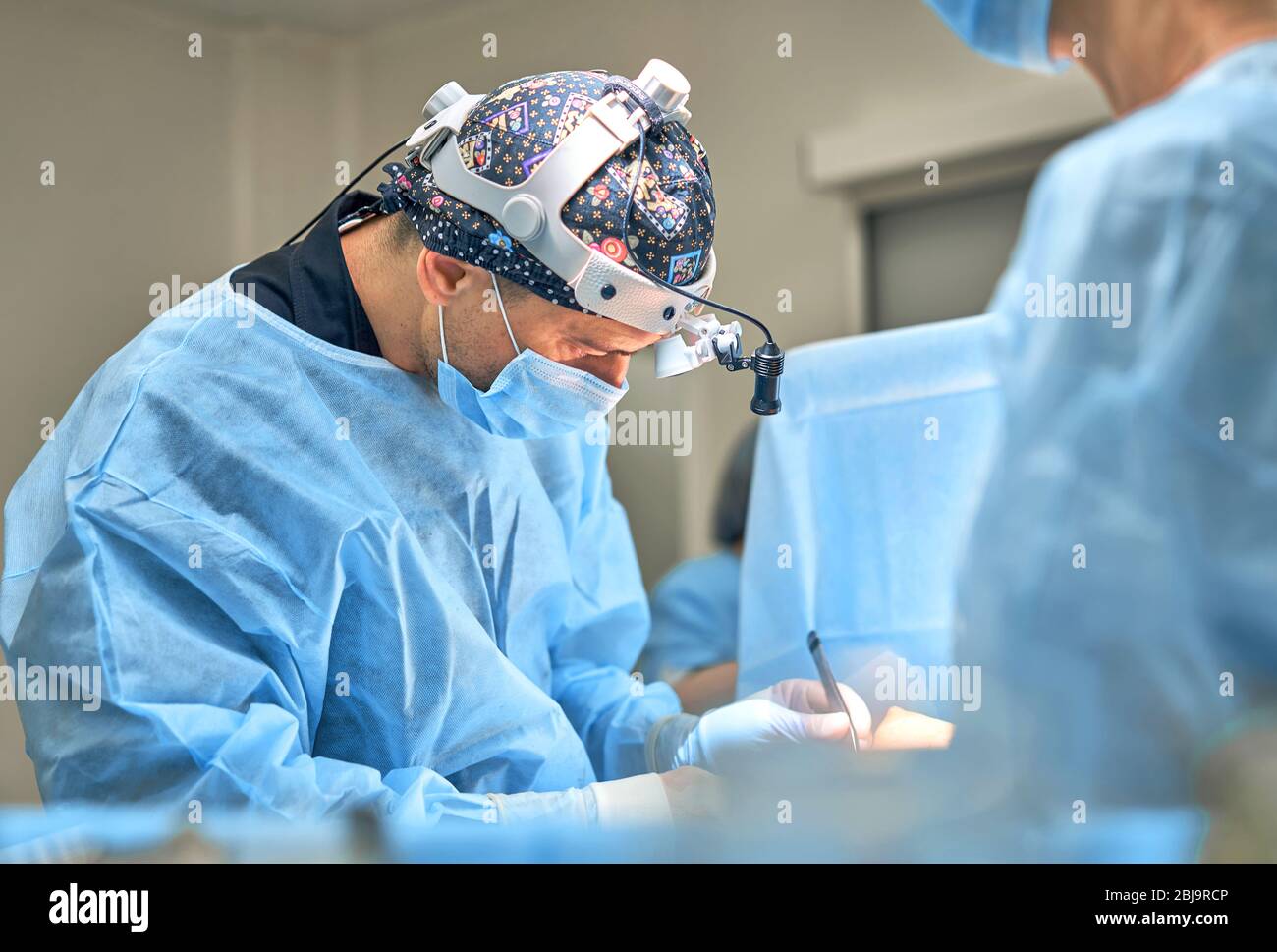 doctor performs plastic surgery Stock Photo Alamy