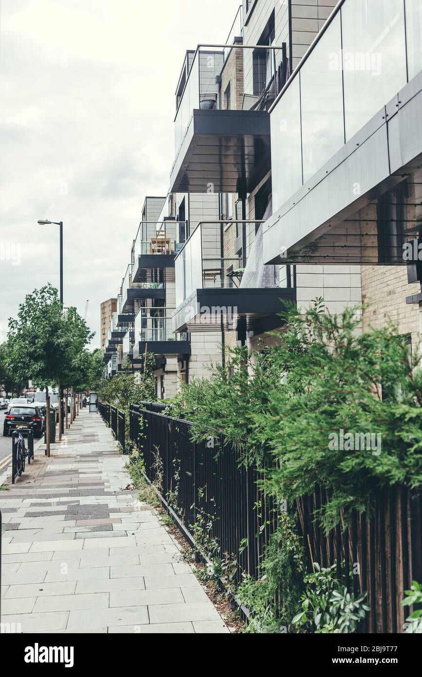 Newly built housing development in South Kilburn providing new places of residence to re-establish Kilburn Park Road as one of the boroughs grand tree Stock Photo