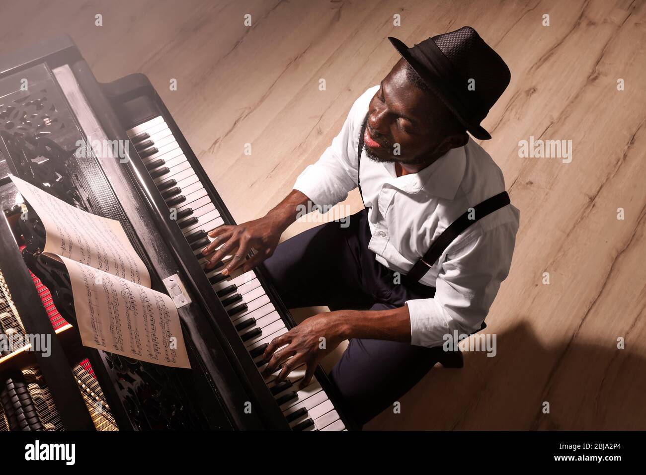 Afro American man playing piano Stock Photo - Alamy