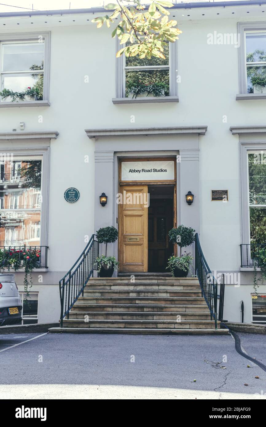 Outside abbey road recording studios hires stock photography and