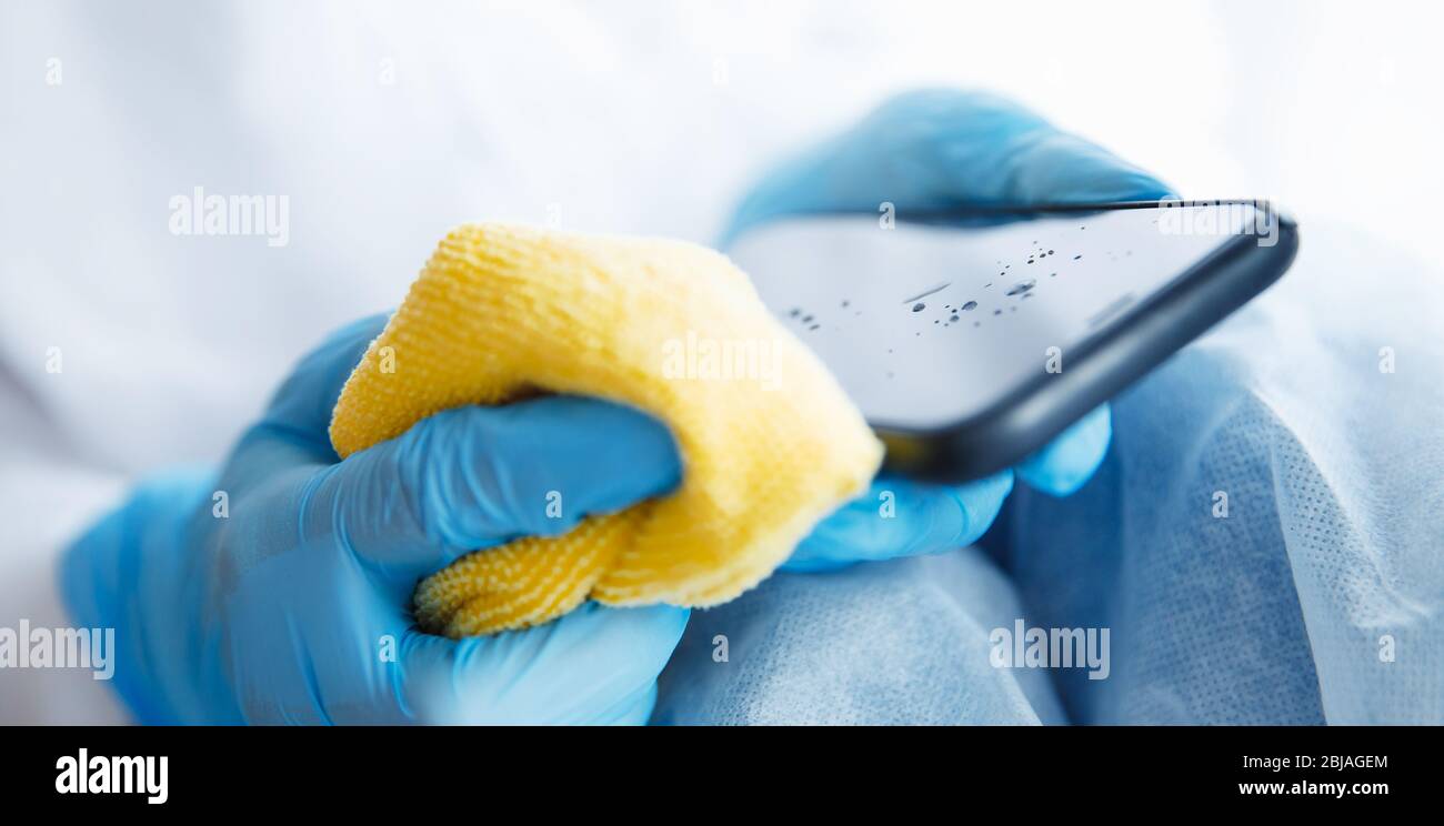 Disinfection phone screen is wiped, removes coronavirus microbes with