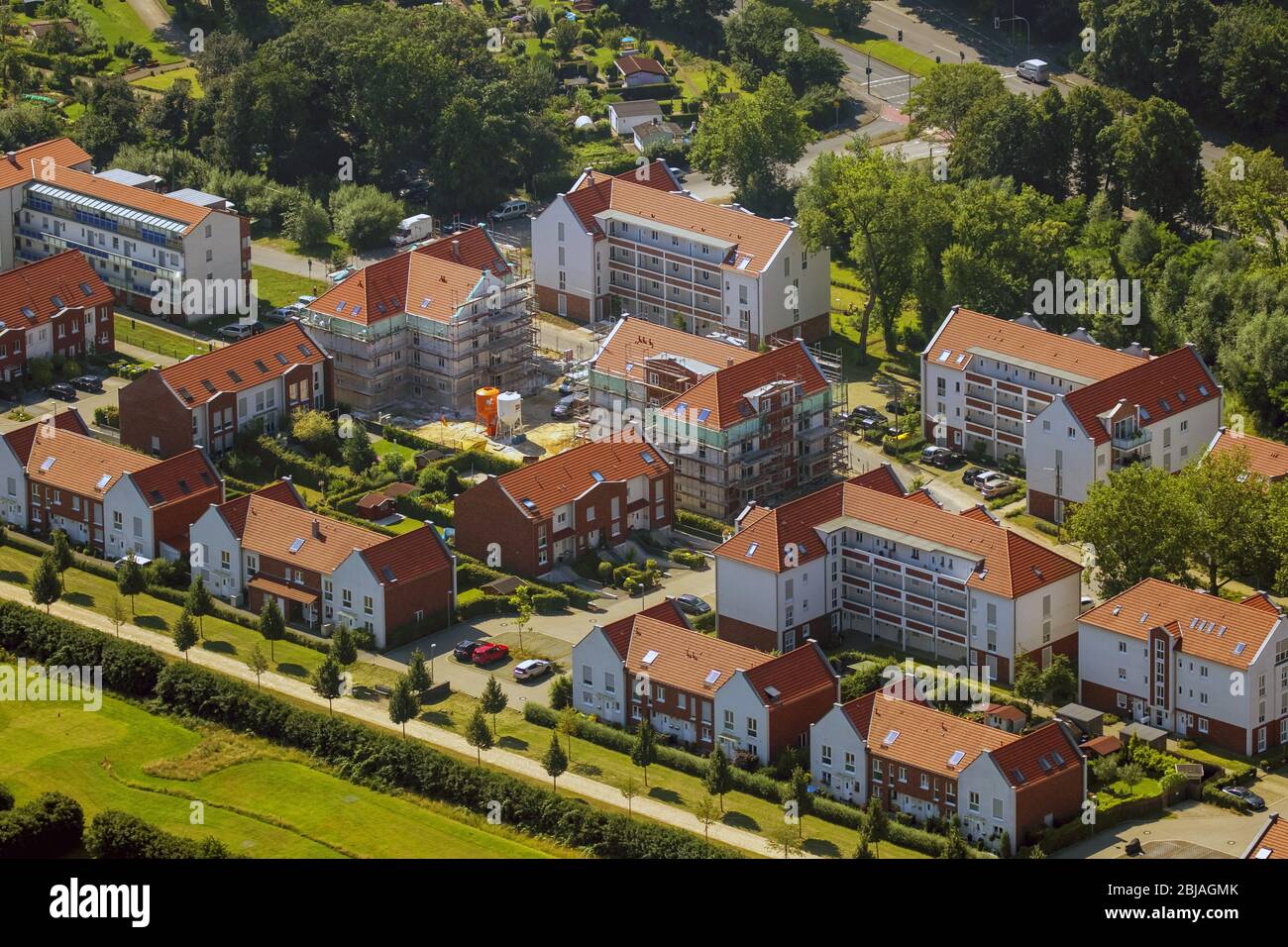 Residential area on Bowen garden next to the golf course at the Golf Club Schloss Horst e.V. at the former racetrack Horst in Gelsenkirchen, 19.07.2016, aerial view, Germany, North Rhine-Westphalia, Ruhr Area, Gelsenkirchen Stock Photo