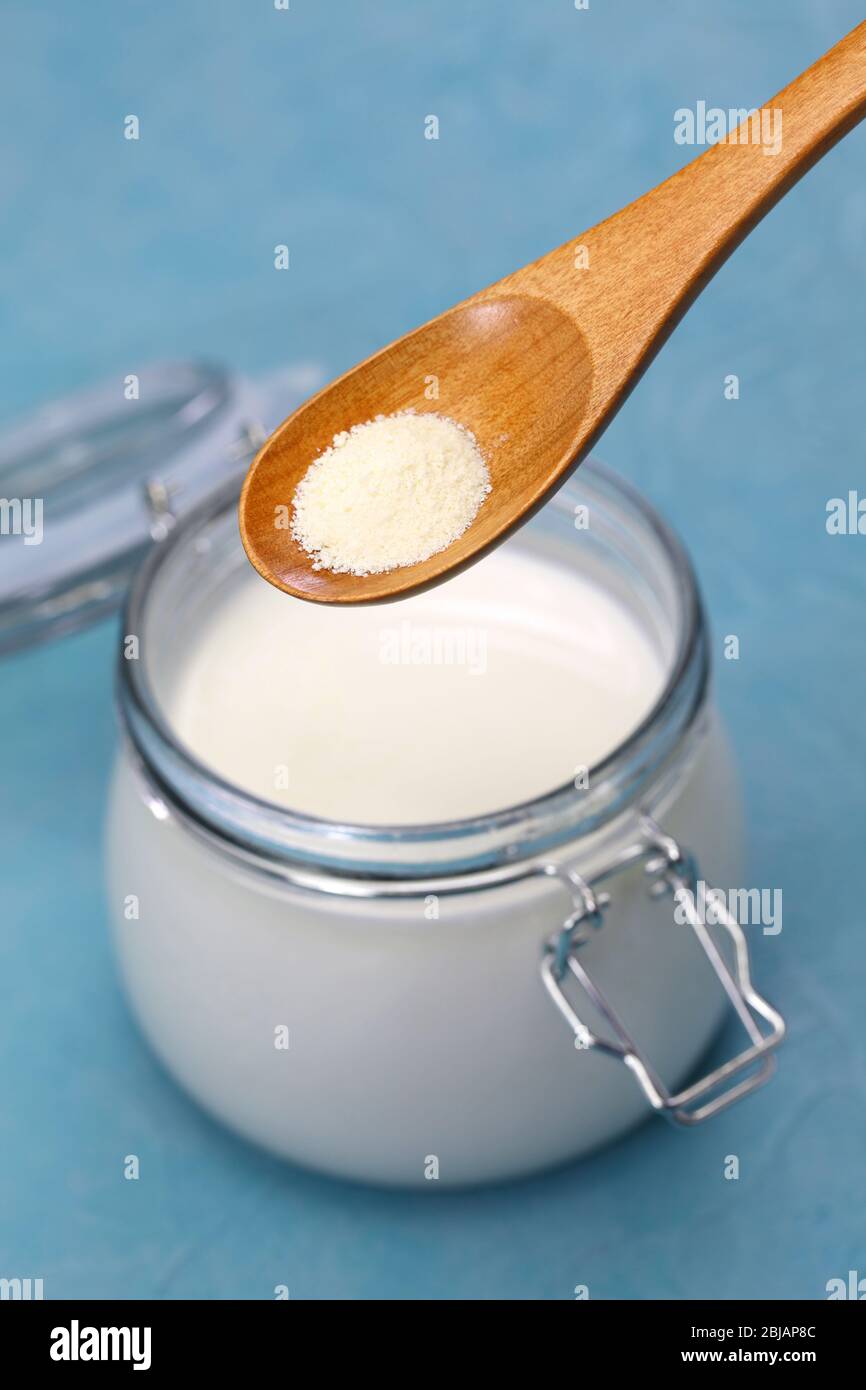 how to make kefir yogurt, putting kefir powder into milk Stock Photo