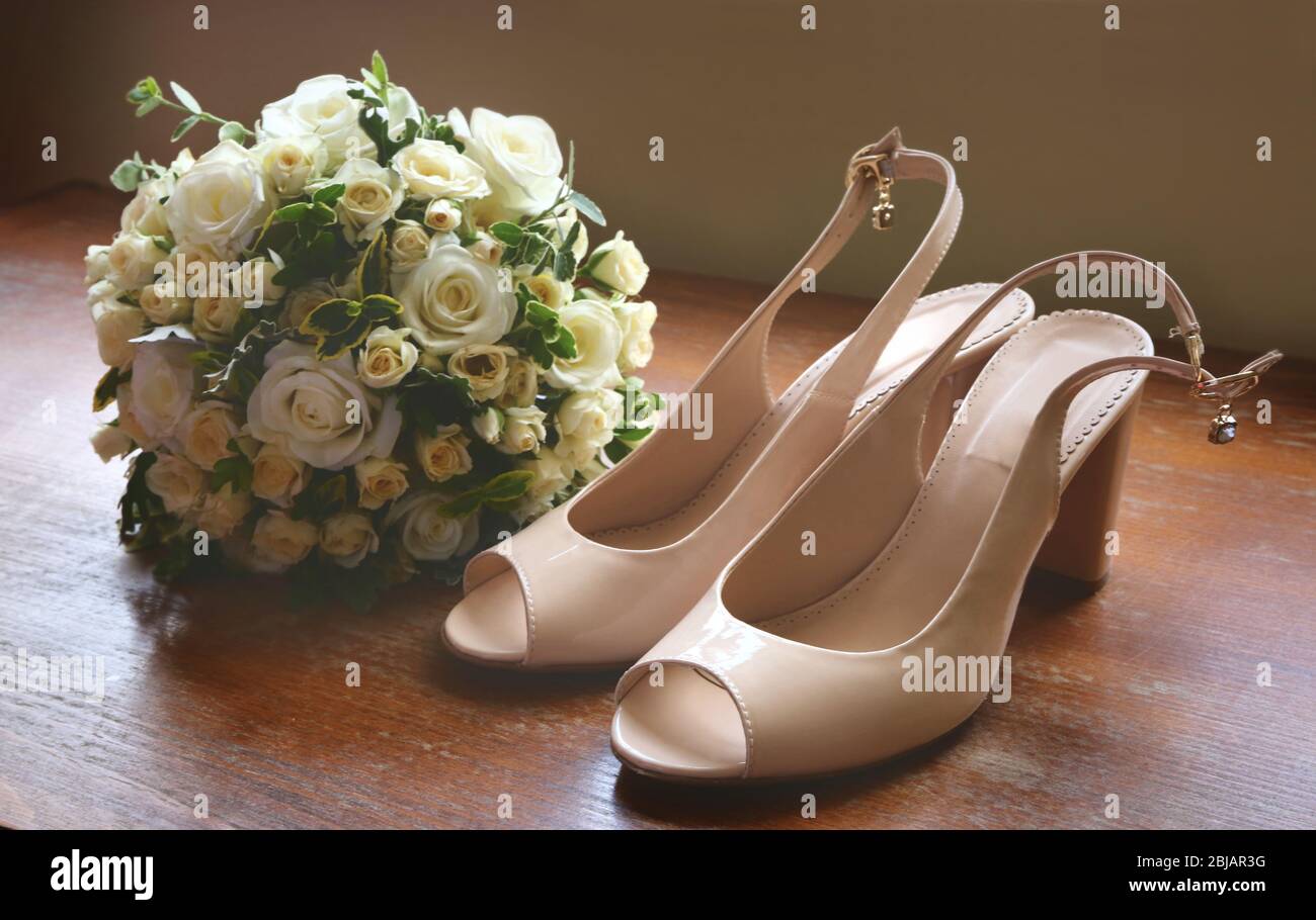 Wedding shoes and bouquet of white roses on the floor Stock Photo - Alamy