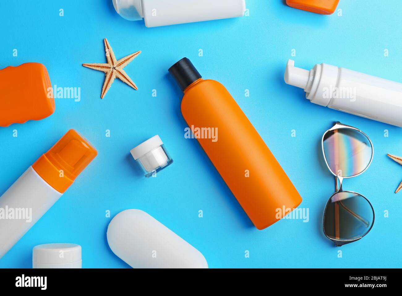 Косметика для загара. Солнцезащитные ингредиенты. Солнцезащитные крем на пляже. Солнцезащитный крем spf 50. Солнцезащитные ингредиенты.