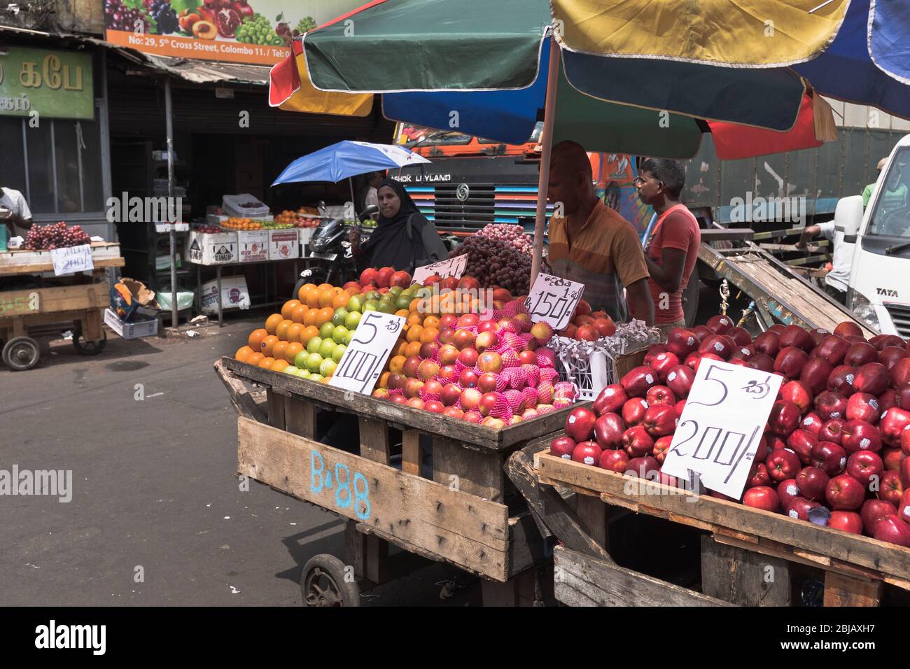 dh COLOMBO SRI LANKA Fruit stall display in local market vendors fruits