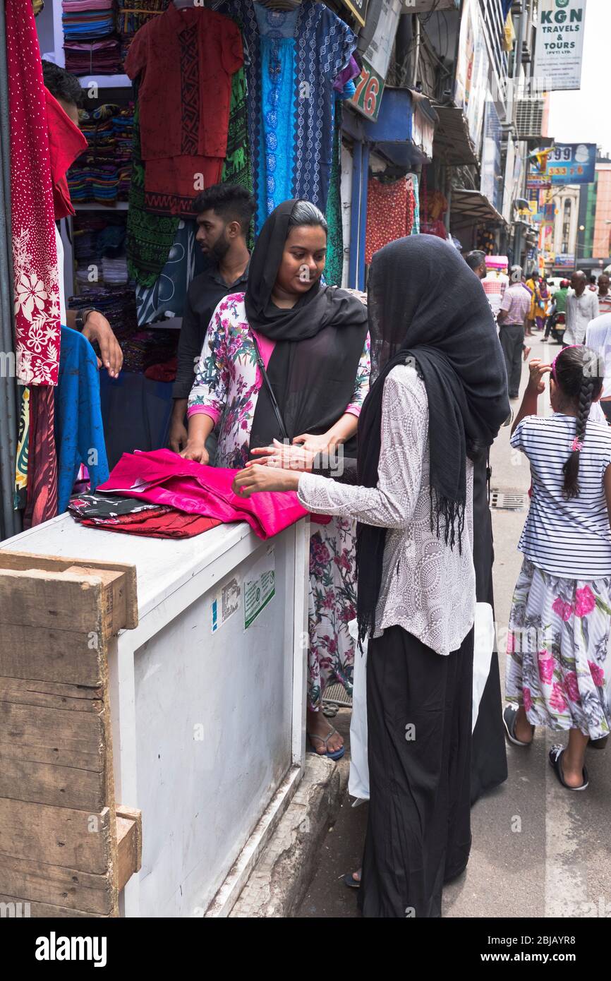 dh Muslims Fabric shop COLOMBO MARKET SRI LANKA ASIA Muslim women buying cloth material woman shopping asian people Stock Photo