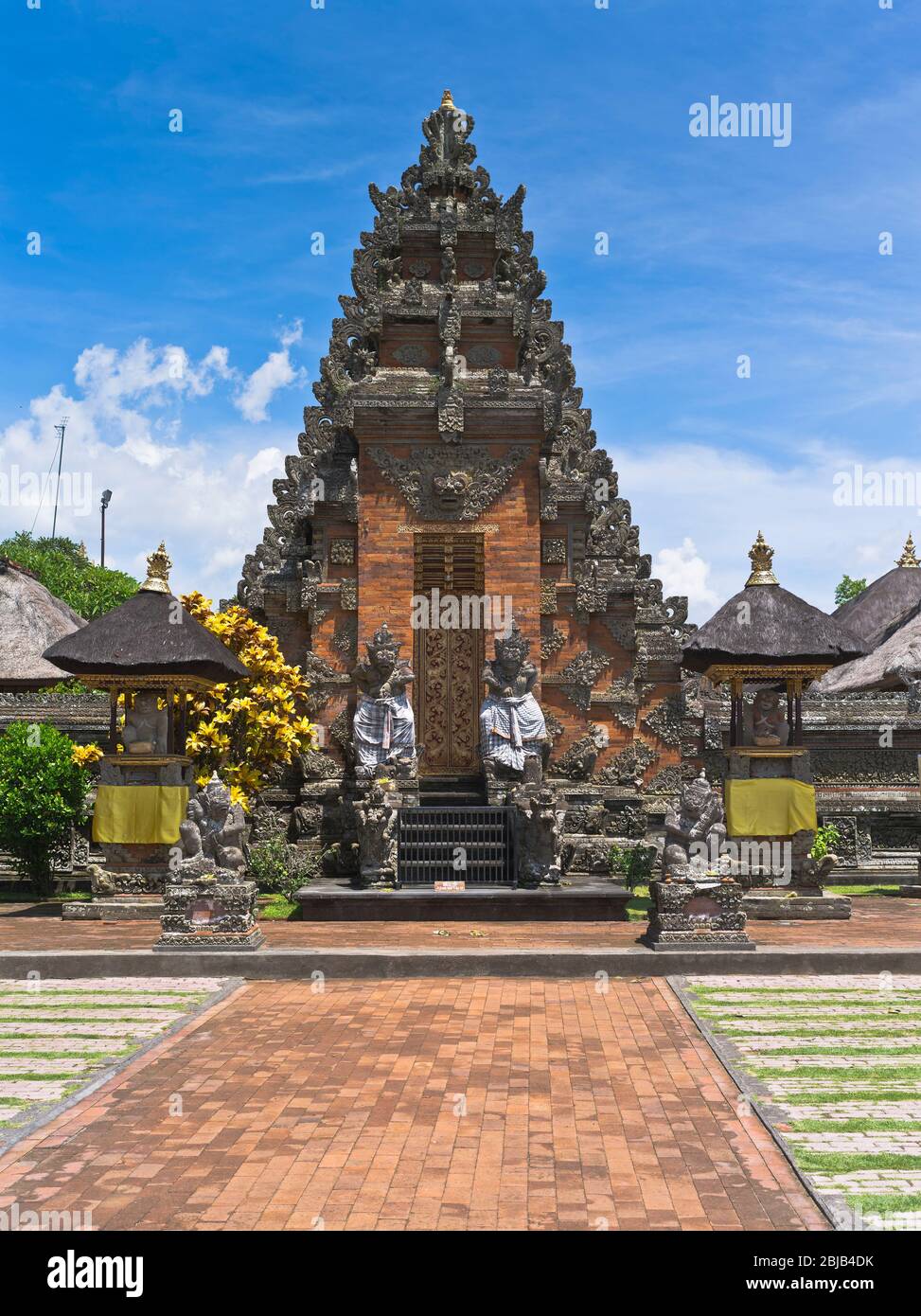 dh Balinese Batuan temple BALI INDONESIA Paduraksa gate tower temples inner sanctum hinduism architecture hindu doorway Stock Photo