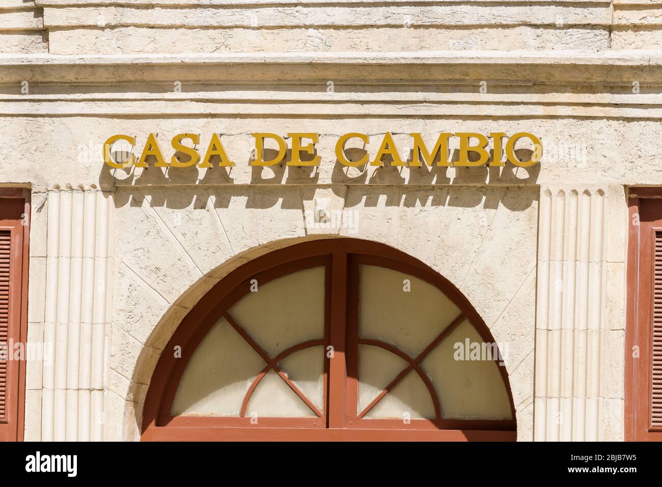 Havana, Cuba. CADECA: Casa de Cambio (Exchange Bureau) in old Havana near  the Plaza de San Francisco Stock Photo - Alamy