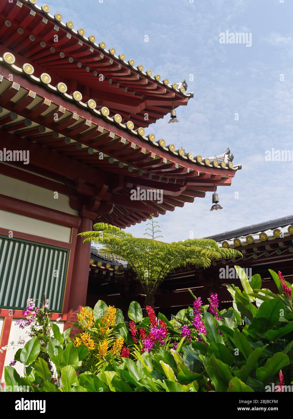 dh Buddha Tooth Relic Temple CHINATOWN SINGAPORE Buddhist temples museum roof garden orchids buddhist Stock Photo